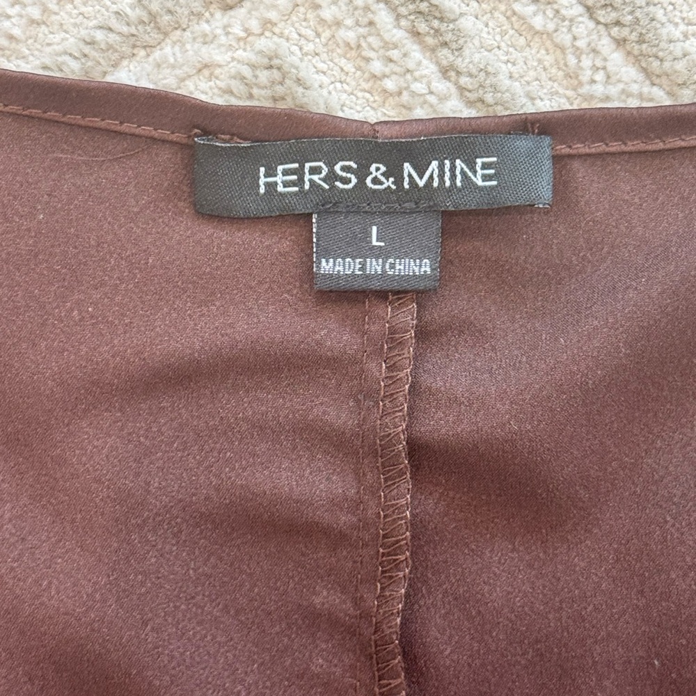 Silk Crop Tie-Front blouse - Picture 2 of 2